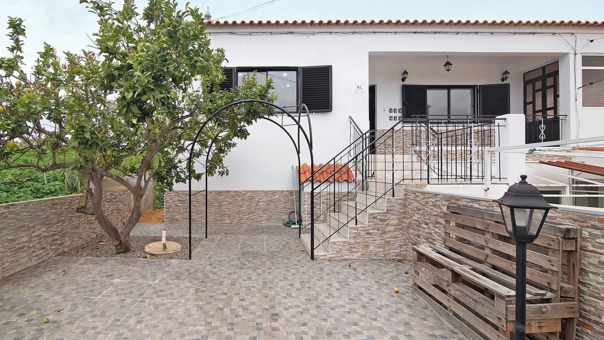 Moncarapacho e Fuseta Apartment | Apartment 'Beach' with Shared Terrace, Wi-Fi and Air Conditioning