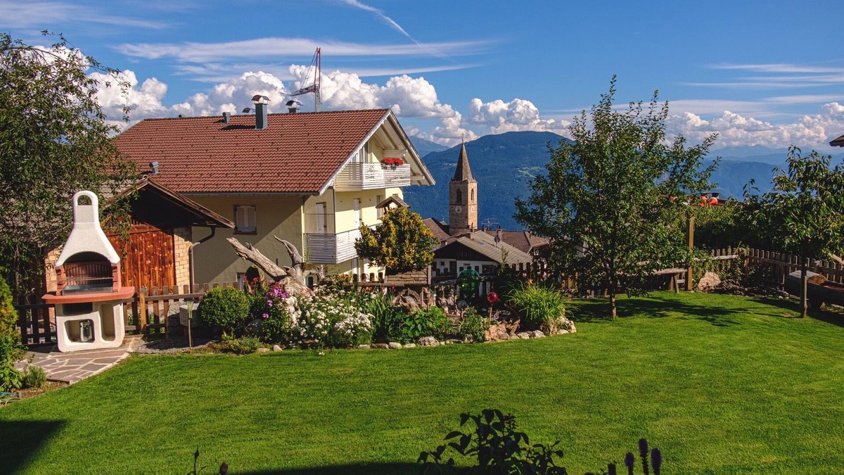 San Genesio Atesino Apartment | Apartment 'Beckenbinder Latemar' with Garden, Wi-Fi & Mountain View