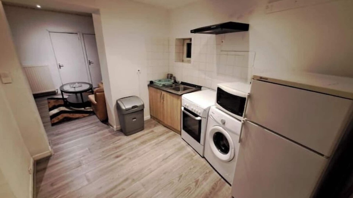 Vaux-sous-Chevremont Apartment | Apartment bedroom and living room