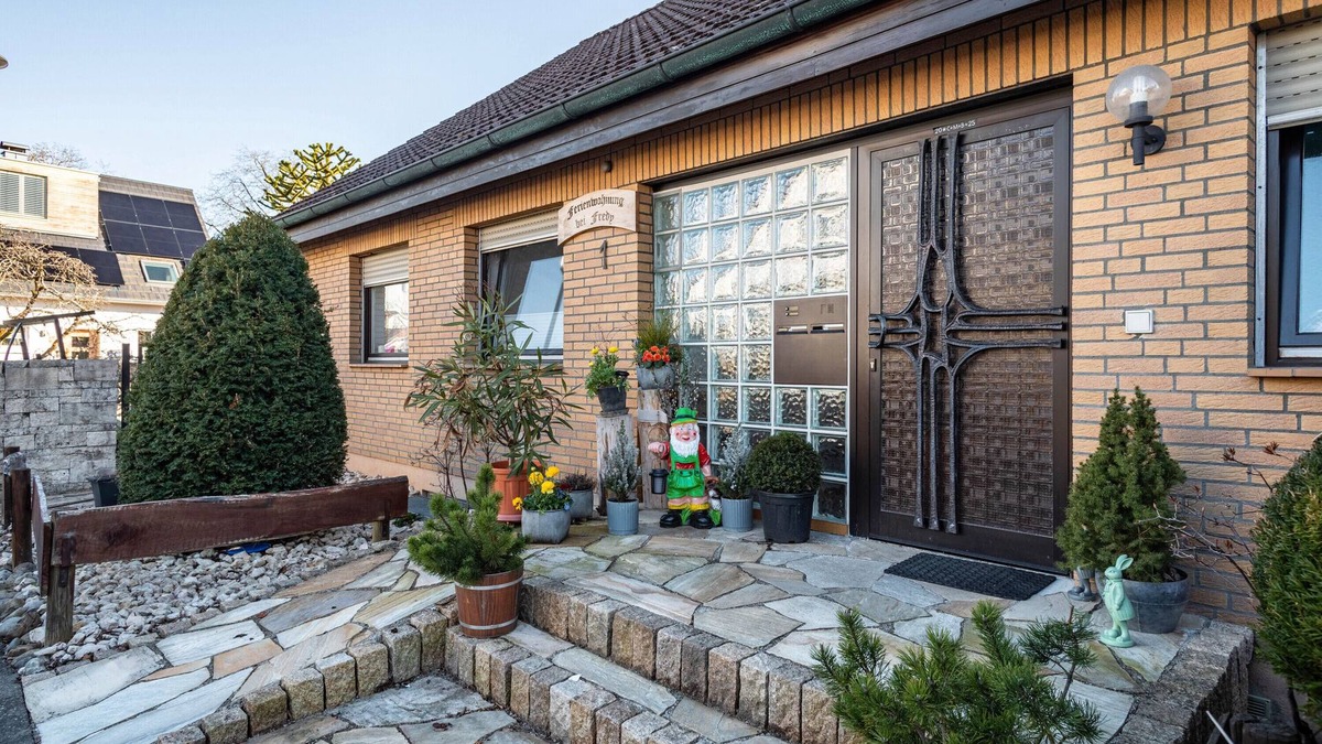 Langenargen Apartment | Apartment 'Bei Fredy' with Balcony and Wi-Fi