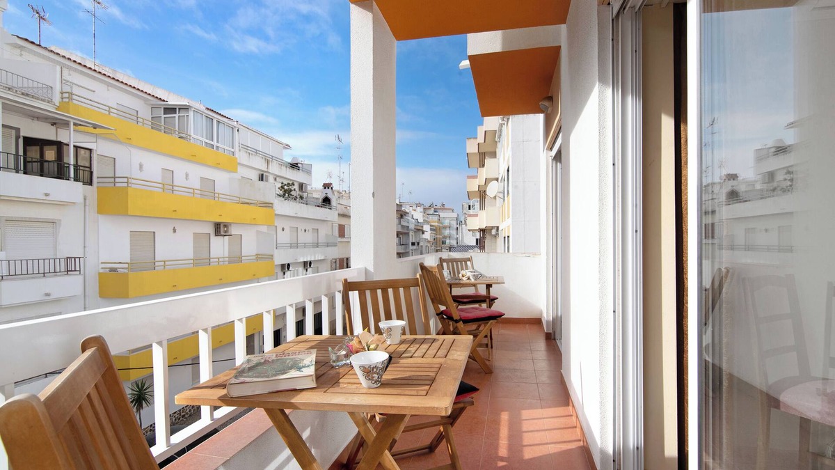 Vila Real Santo Antonio Apartment | Apartment "Beija Flor" with Private Balcony, Wi-Fi & A/C