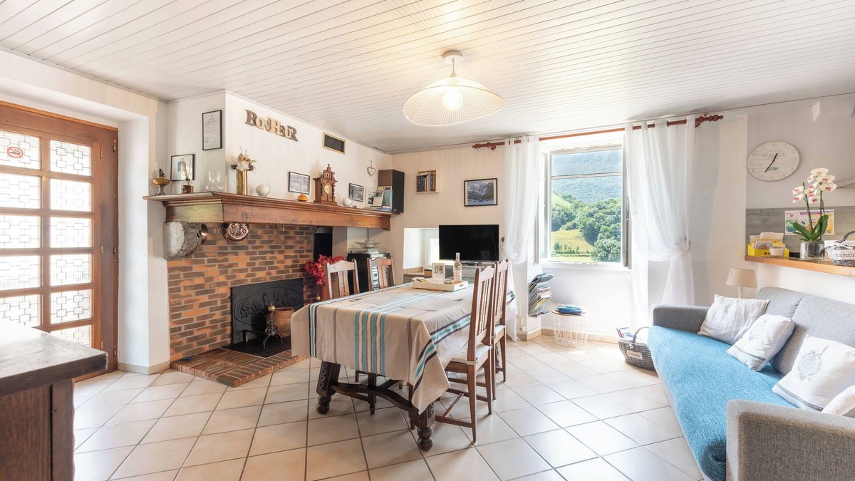 Accous Apartment | Apartment 'Bellevue Accous' with Mountain View, Private Terrace and Wi-Fi