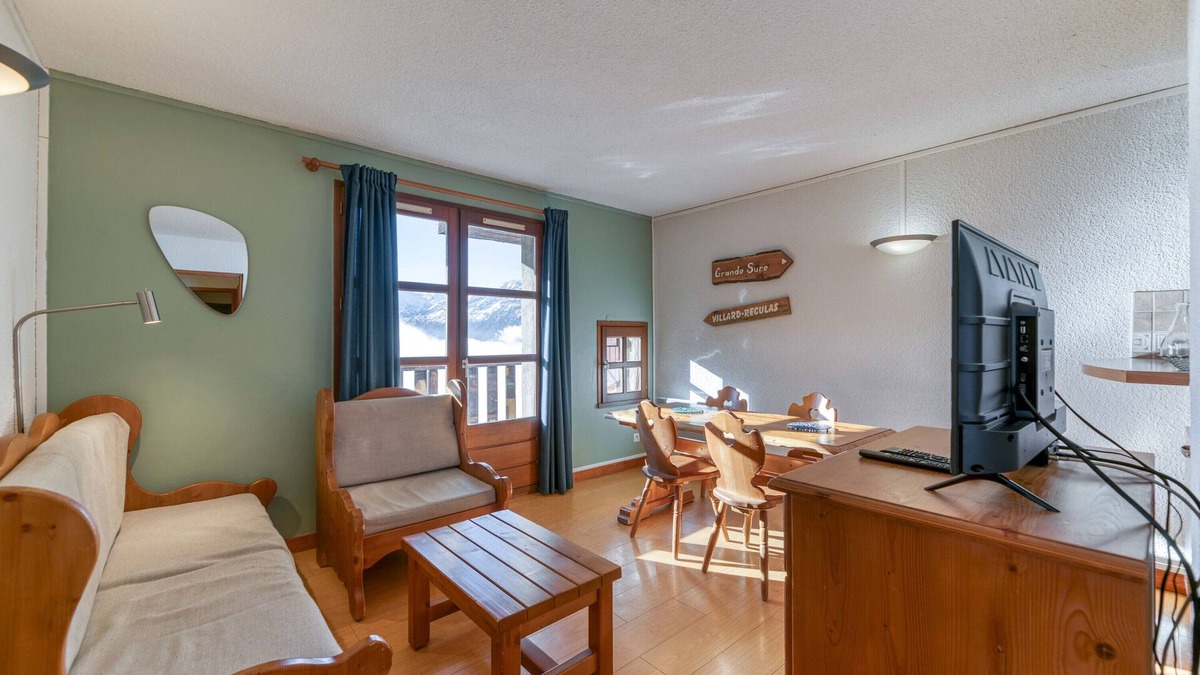 Villard-Reculas Apartment | Apartment 'Bercail 3 Grand Appt Plein Sud' with Mountain View and Balcony