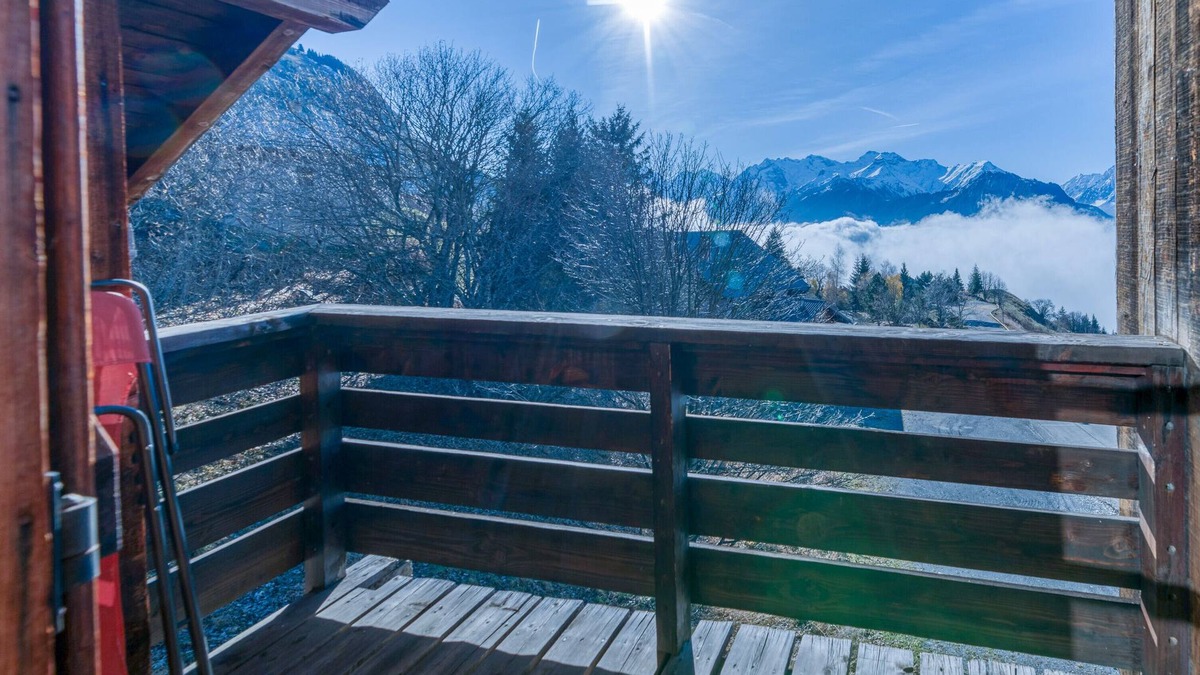 Villard-Reculas Apartment | Apartment 'Bercail 5 Appt Plein Sud 3 Étoiles' with Mountain View and Balcony