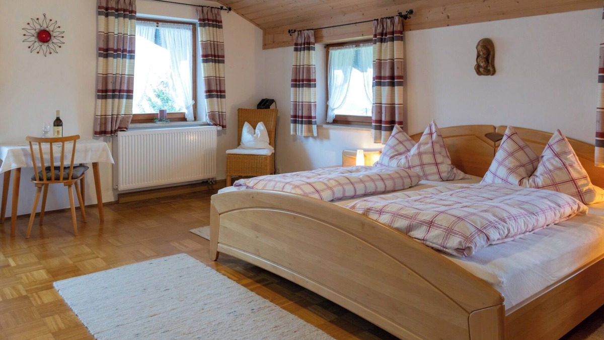 Grabenstatt Apartment | Apartment Bergblick, upper floor, 50 sqm, 2 - 5 pers., 2 sep. Bedroom, balcony