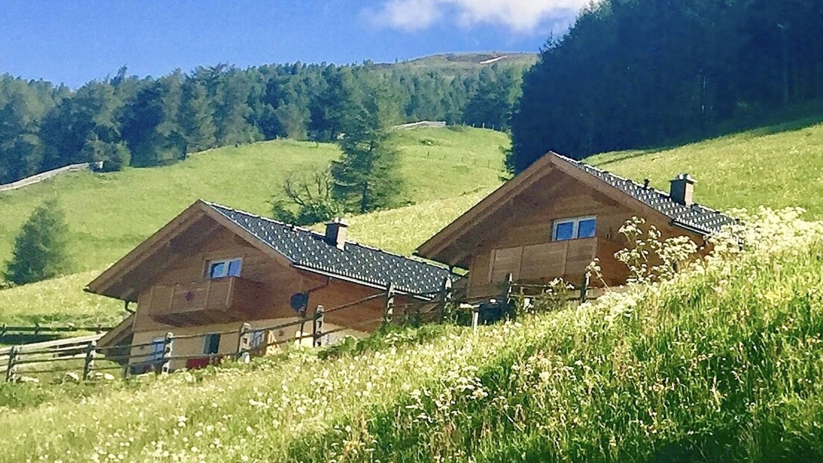 Heiligenblut Ski Chalet | Apartment Bergkristall in the Chalet Magda-Lena in a sunny panoramic position
