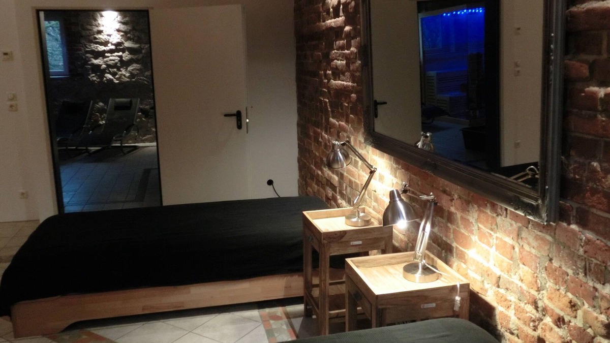 Hildesheim District Apartment | Apartment Beta, haven with sauna in an upscale ambience