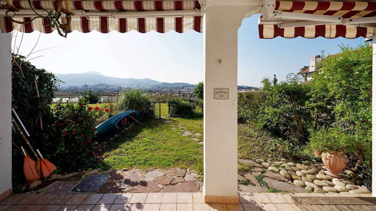 Hendaye Apartment | Apartment 'Bidasoabanks' with Mountain View, Shared Pool and Wi-Fi