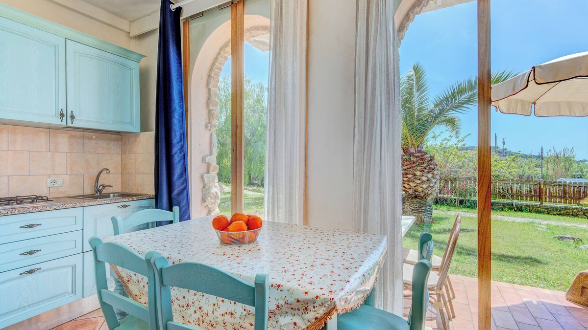 Bonalaccia-Filetto Apartment | Apartment 'Bilocale Castle' with Shared Pool, Wi-Fi and Air Conditioning