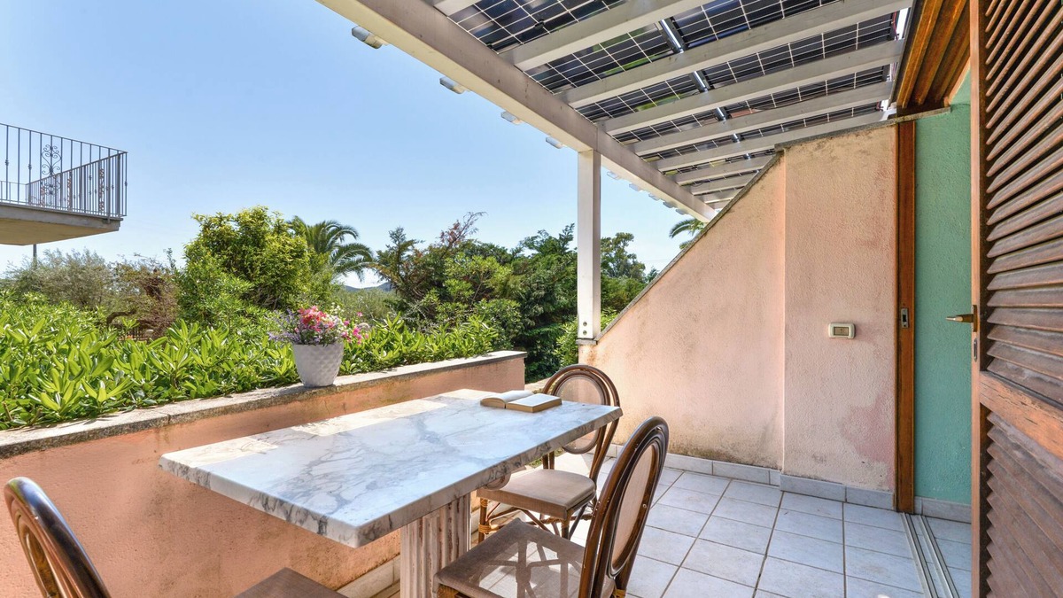 Bonalaccia-Filetto Apartment | Apartment 'Bilocale Dolores' with Shared Pool, Wi-Fi and Air Conditioning
