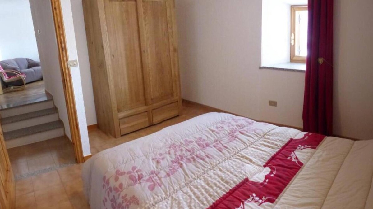 Aymavilles Apartment | Apartment 'Bilocale Vista Monte Bianco' with Mountain View, Shared Garden and Balcony