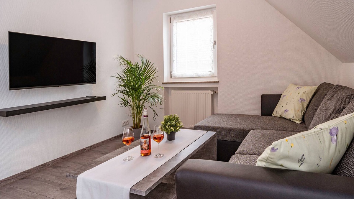 Hagnau Apartment | Apartment 'Birnau' with Lake View and Wi-Fi