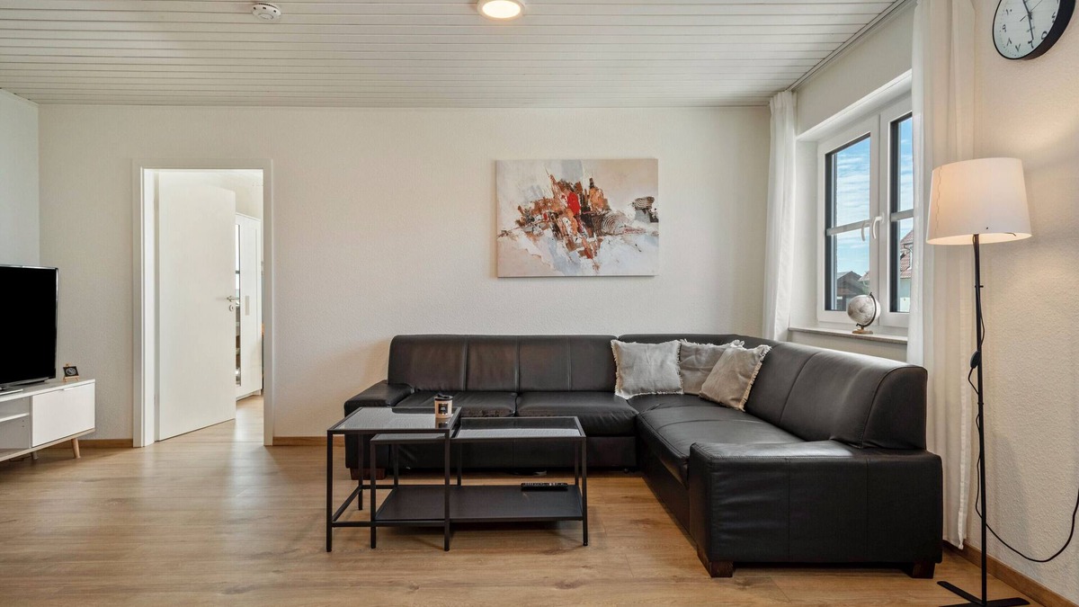 Meckenbeuren Apartment | Apartment 'Bodenseenest' with Mountain View, Balcony and Wi-Fi