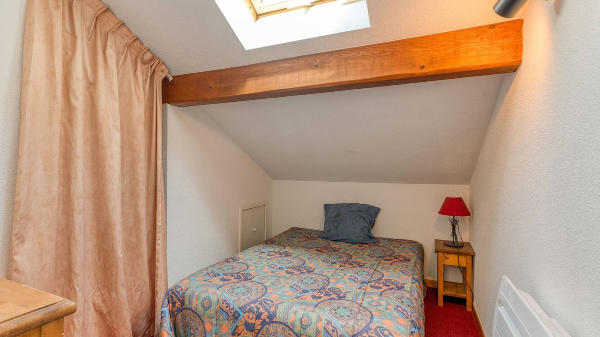 Le Bourg-d'Oisans Apartment | Apartment 'Bouquetin' with Mountain View, Shared Garden and Wi-Fi