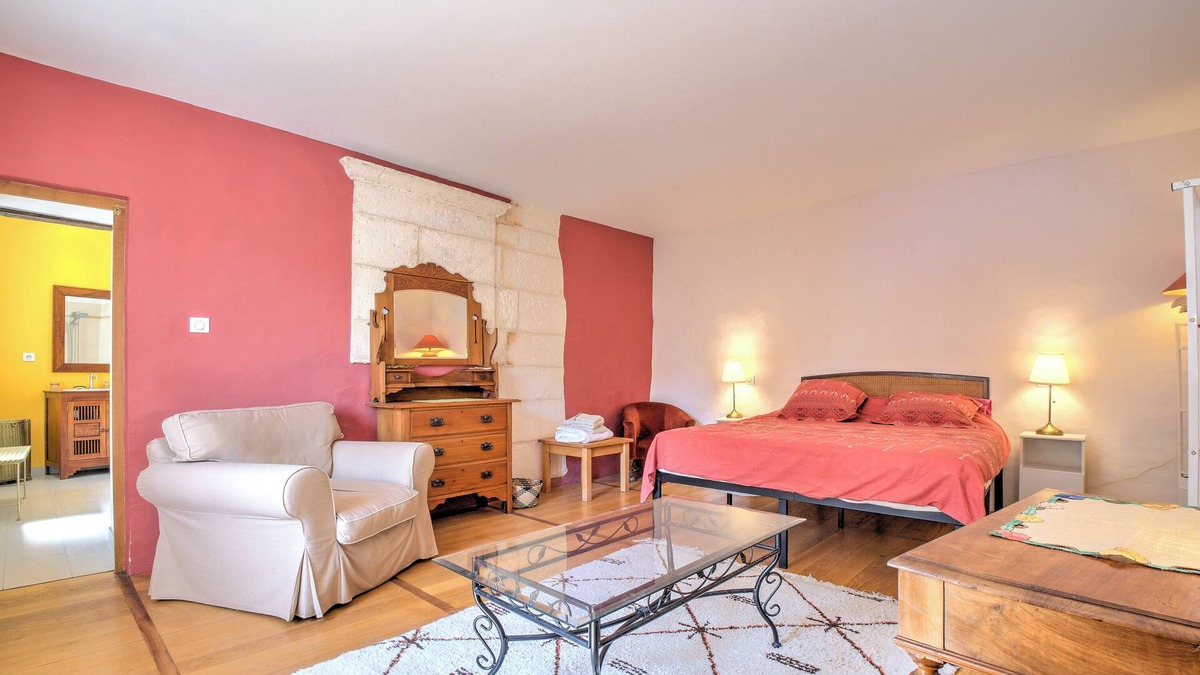 Bourdeilles Apartment | Apartment 'Bourdeilles Sunlight' with Shared Terrace, Shared Garden and Wi-Fi