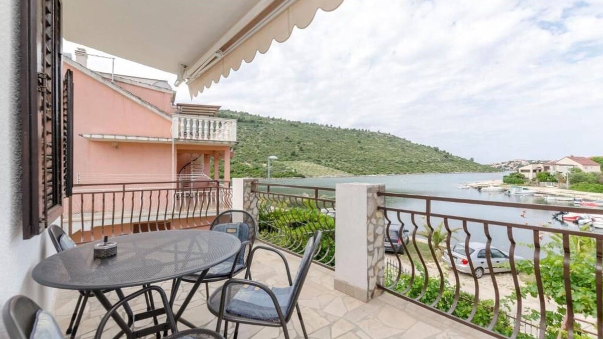 Podglavica Apartment | Apartment Brnabic (57461-A1) - Rogoznica