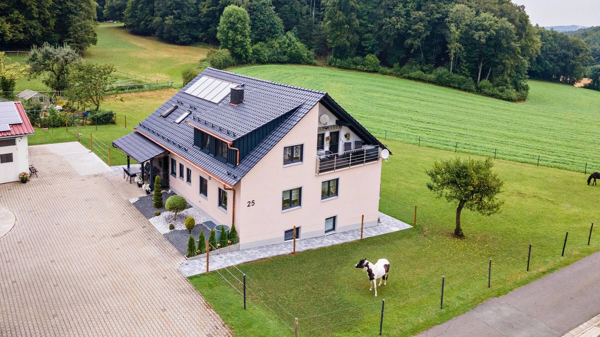 Hartenstein Apartment | Apartment 'Brunnerhof Urlaub Auf Dem Land' with Terrace and Shared Garden