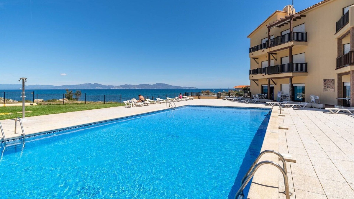 L'Escala Apartment | Apartment by Illa Mateua Beach, Costa Brava