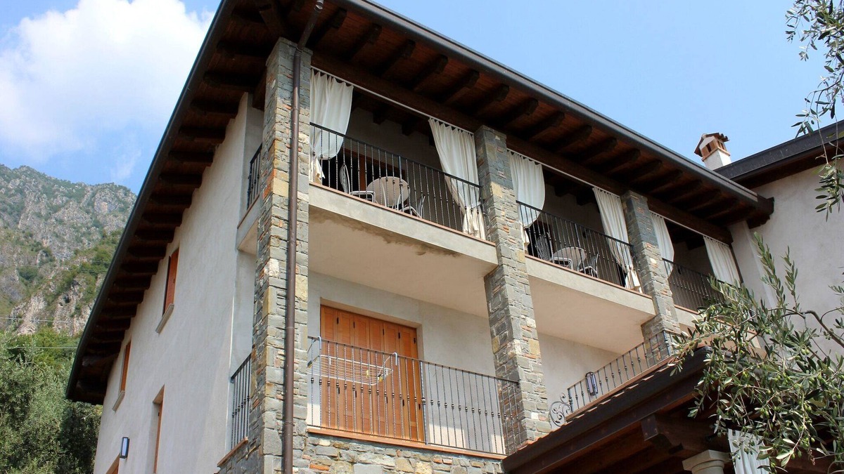 Marone Apartment | Apartment by Lake Iseo with Stunning Views