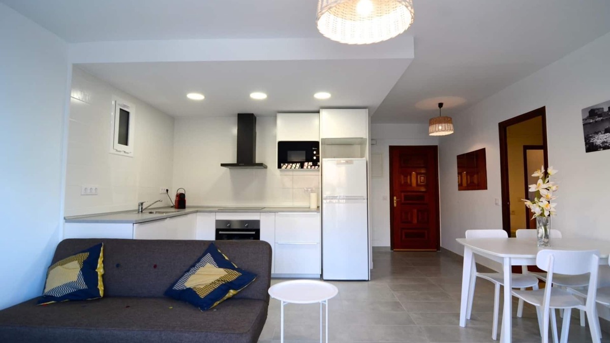 Pedrinya Apartment | Apartment by the Beach in Spain