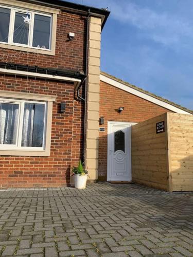 Beddington South Apartment | Apartment C, a one bedroom Flat in south London
