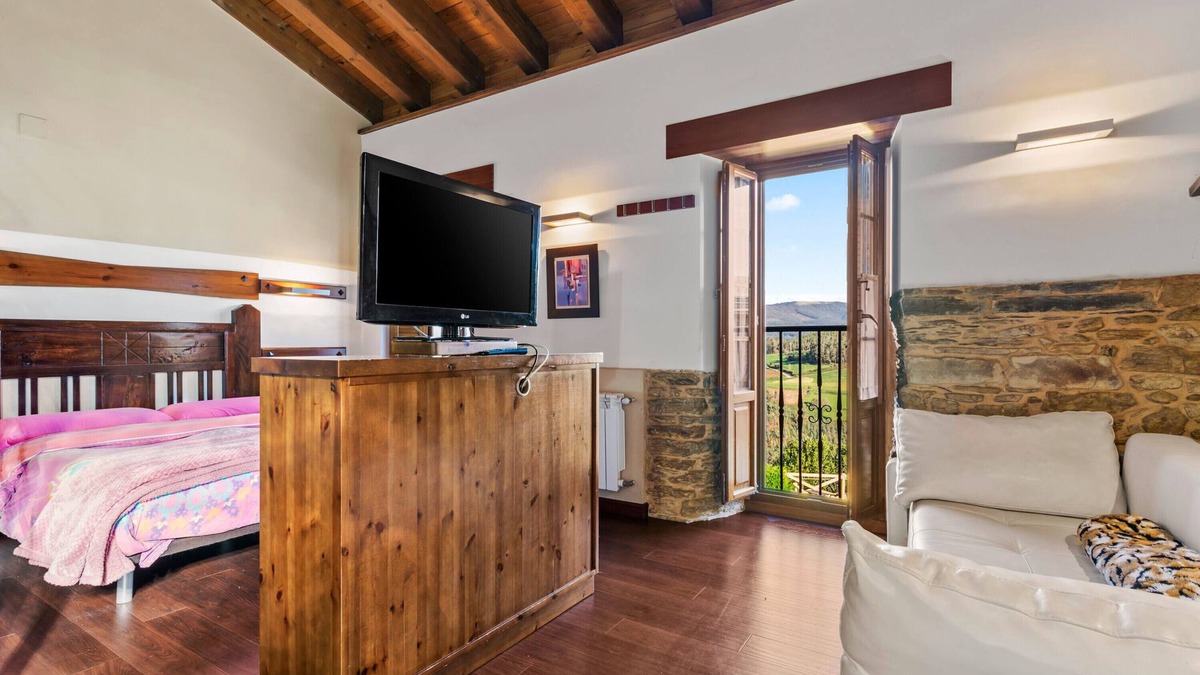 Vegadeo Apartment | Apartment 'C De Alborada Del Eo' with Mountain View, Private Garden and Wi-Fi