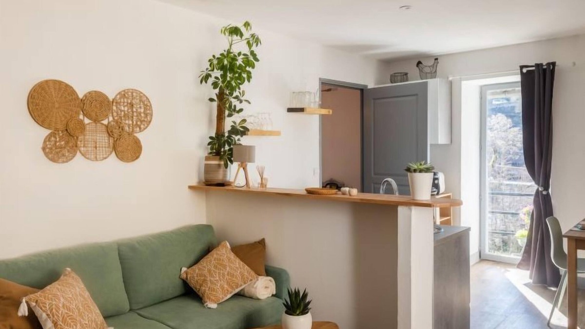 Oloron-Sainte-Marie Apartment | Apartment Chez Marie Pierre in Oloron-Sainte-Marie - 2 persons, 1 bedrooms