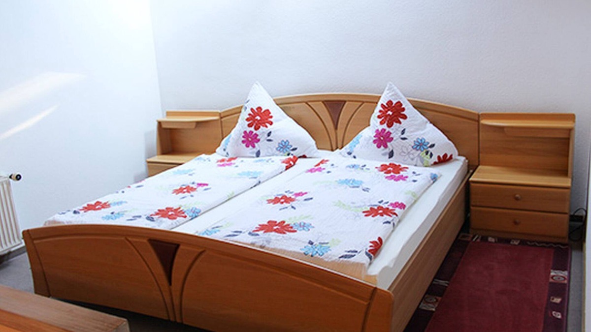 Lonsee Apartment | Apartment 'C' with Balcony and Wi-Fi