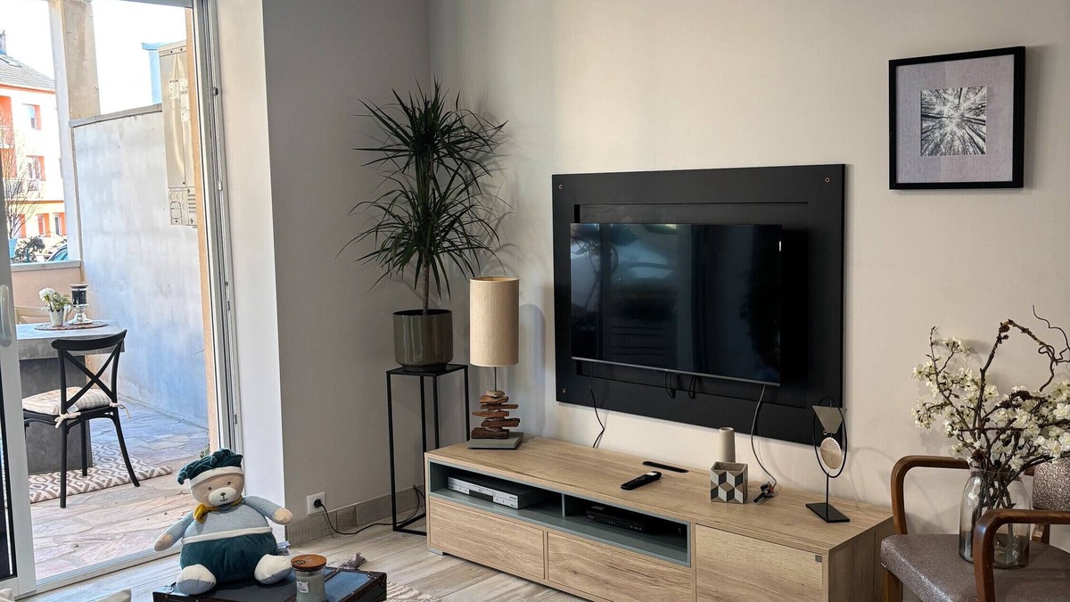 Freyming-Merlebach Apartment | Apartment "Calina" with Private Terrace, Wi-Fi and Air Conditioning