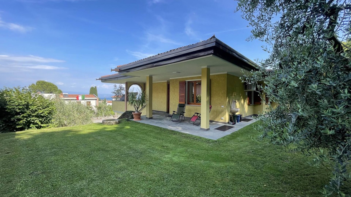 Monte Apartment | Apartment 'Casa Emiliano' with Lake View, Wi-Fi and Air Conditioning