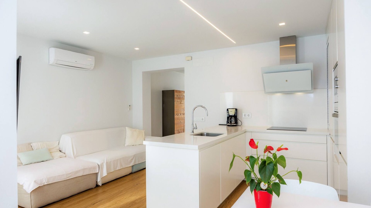 S'Illot-Cala Morlanda Apartment | Apartment 'Ca Na Tonina Ref 7000' with Private Terrace, Wi-Fi and Air Conditioning