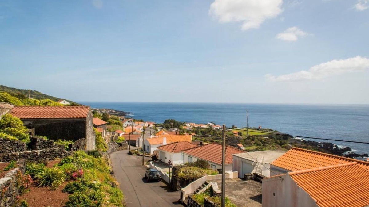 Calheta de Nesquim Apartment | Apartment 'Casa Da Vigia T2' with Sea View, Private Garden and Wi-Fi