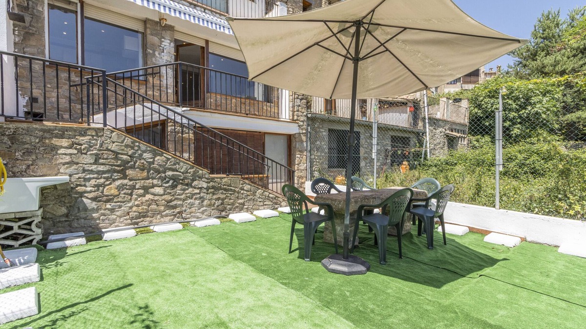 Borreda Apartment | Apartment 'Cal Confianza' with Mountain View, Private Garden and Wi-Fi