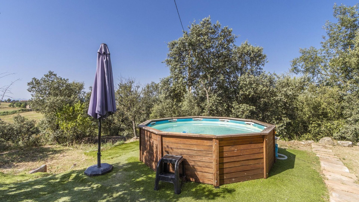 Casserres Apartment | Apartment 'Cal Viudet Nou' with Mountain View, Private Pool and Wi-Fi