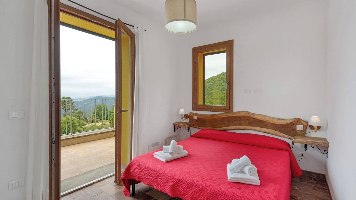 Zignago Apartment | Apartment 'Camera 2' with Mountain View, Private Terrace and Wi-Fi