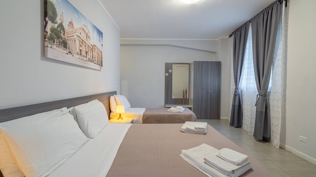 Contrada Pantano d'Arci Apartment | Apartment 'Camera Tripla 101' with Shared Terrace, Wi-Fi and Air Conditioning