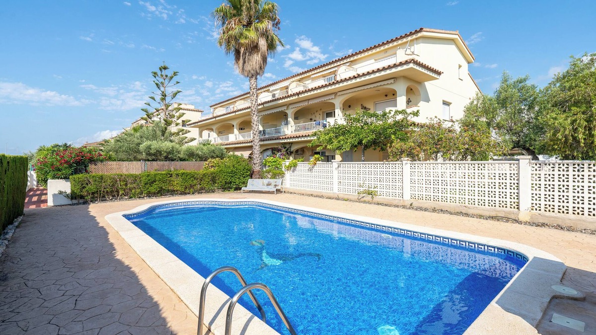 L'Ampolla Apartment | Apartment 'Cap Roig, Appartement Duplex' with Shared Pool, Private Terrace and Balcony