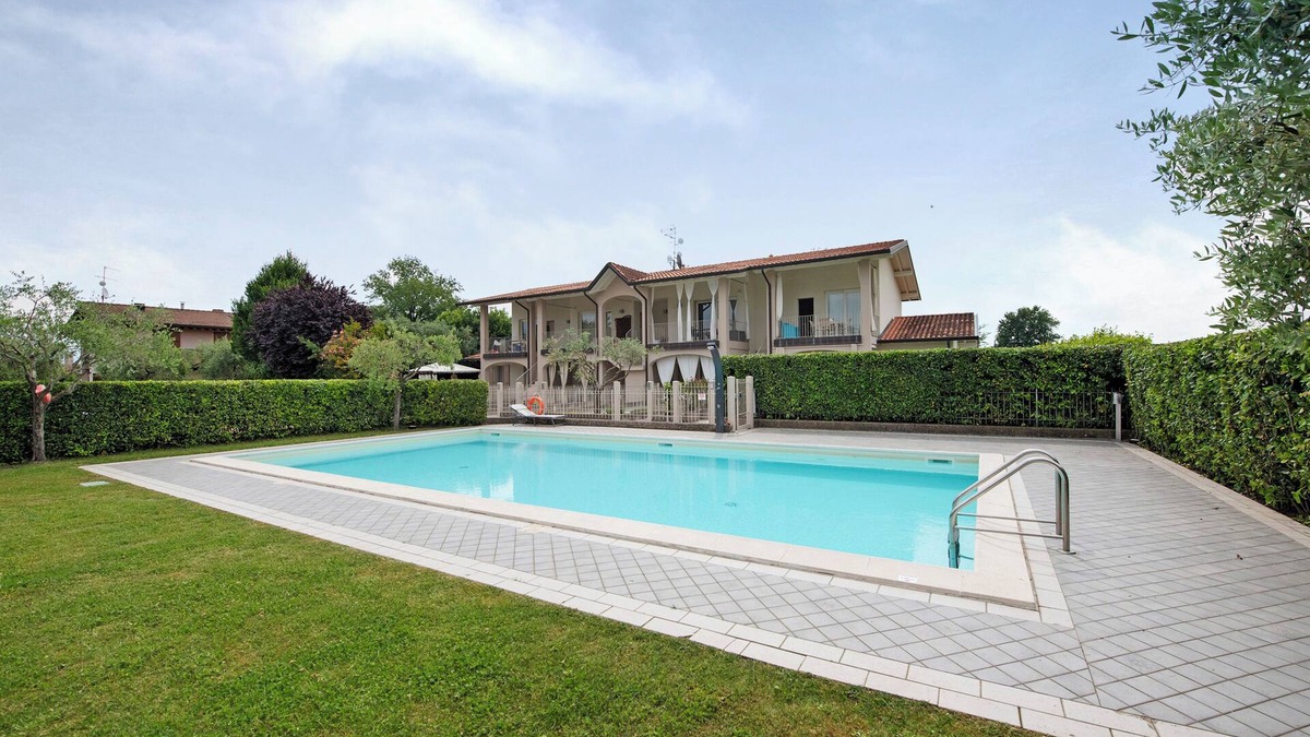 Crociale Apartment | Apartment 'Casa Delle Rondini' with Mountain View, Shared Pool and Wi-Fi
