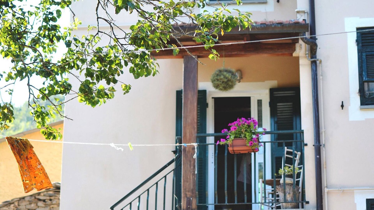 Carrodano Inferiore Apartment | Apartment 'Casa 6 Posti Letto' with Mountain View, Shared Garden and Balcony