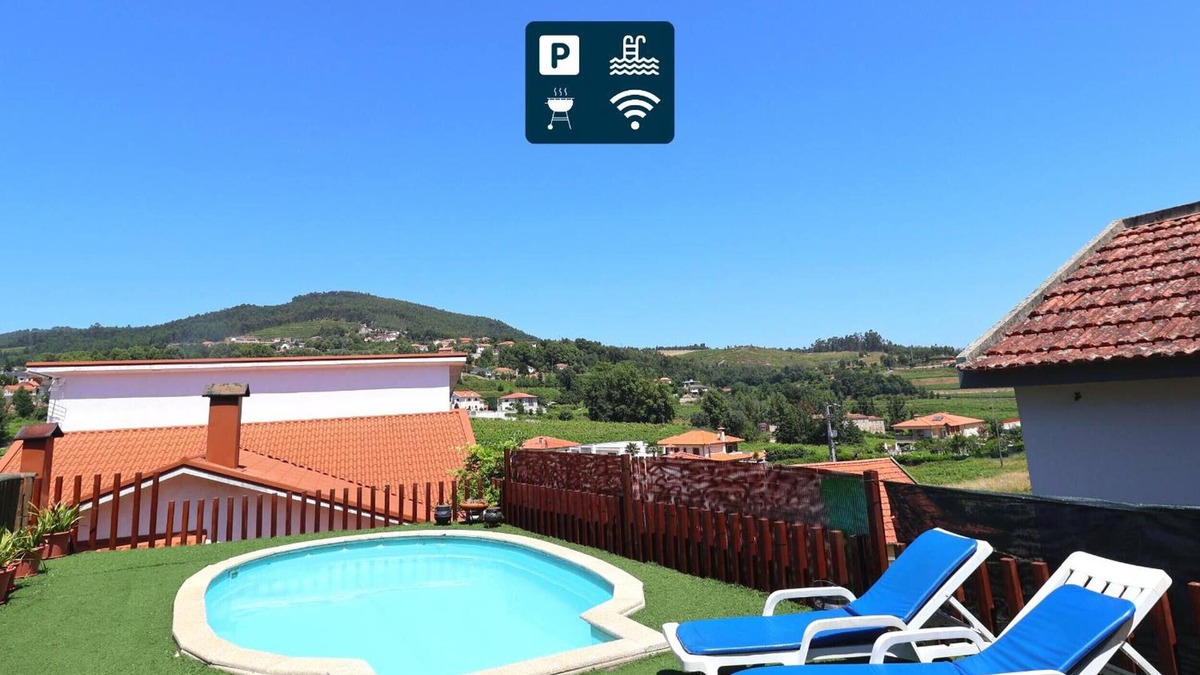 Molares Apartment | Apartment 'Casa Alto Das Fragas' with Mountain View, Wi-Fi and Air Conditioning