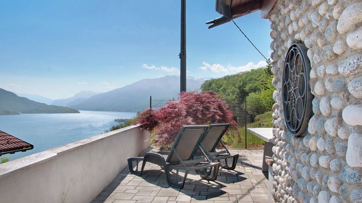 Montemezzo Apartment | Apartment Casa Alan with Lake View, Terrace & Wi-Fi