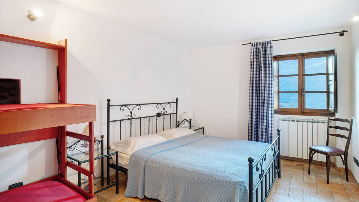 Rezzo Apartment | Apartment 'Casa Azzurra - Sciu´pepin' with Private Garden, Balcony and Wi-Fi