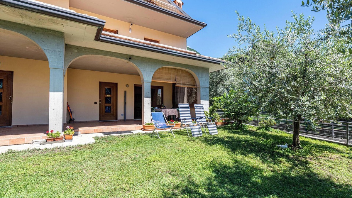 Marone Apartment | Apartment 'Casa Caterina' with Lake View, Garden & Wi-Fi