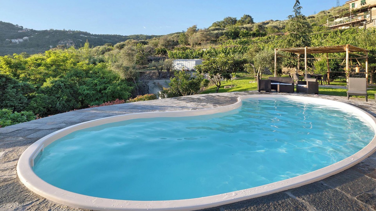 Gorra Apartment | Apartment 'Casa chicken - mare, monti e bikers' with Mountain View, Shared Pool, Garden & Wi-Fi