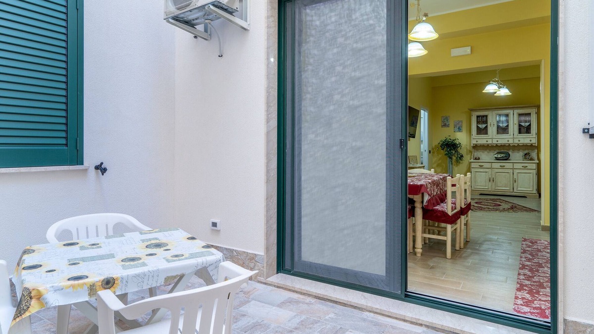 Augusta Apartment | Apartment 'Casa Da Flo' with Private Terrace, Wi-Fi and Air Conditioning