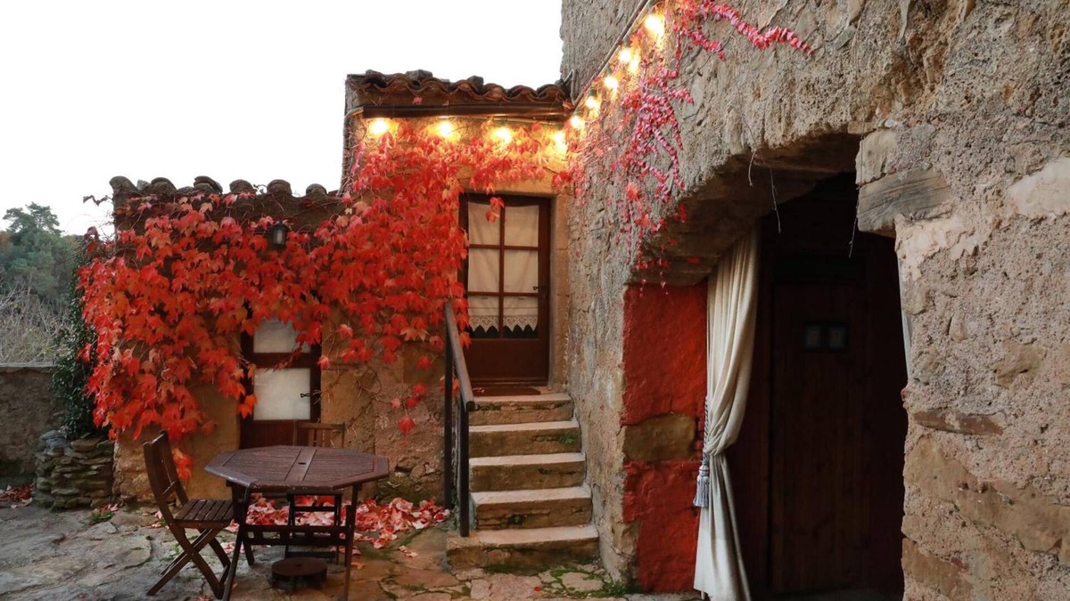 Castelltercol Apartment | Apartment 'Casa Del Pastor-Burgarolas Village' with Mountain View, Shared Pool and Wi-Fi