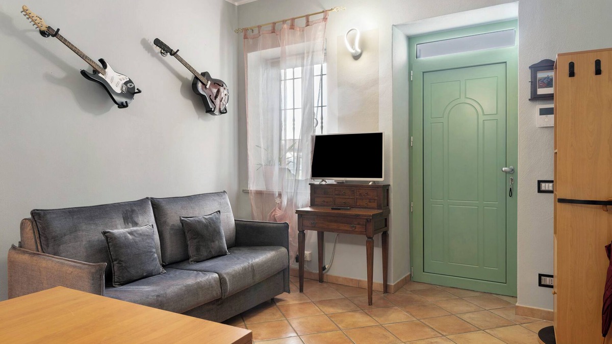 Portacomaro Apartment | Apartment 'Casa Del Nonno' with Mountain View, Wi-Fi and Air Conditioning