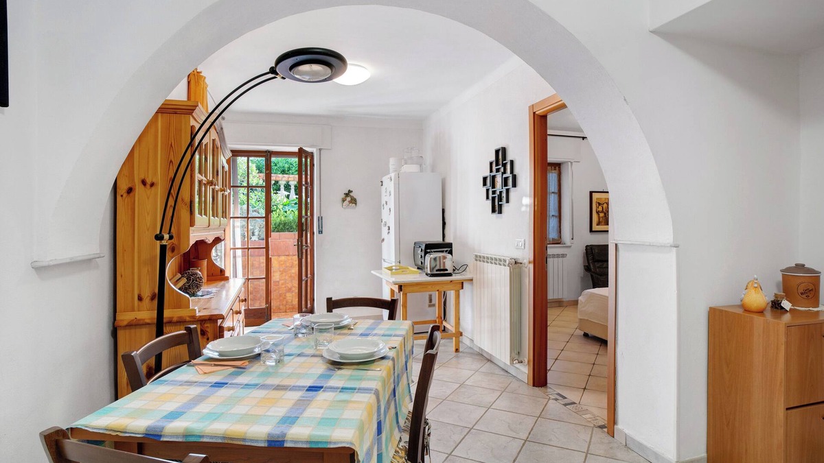 Laigueglia Apartment | Apartment 'Casa Di Lo' with Private Terrace and Wi-Fi