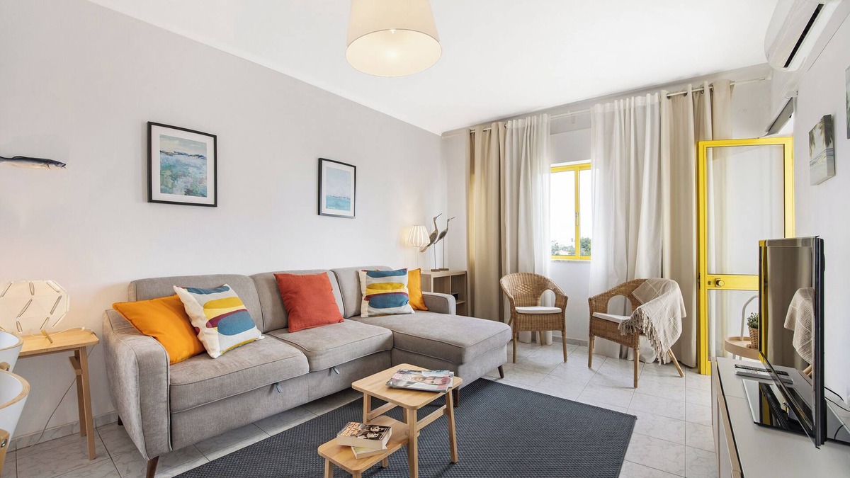 Portimao Apartment | Apartment "Casa Gaivota" with Shared Pool & Wi-Fi