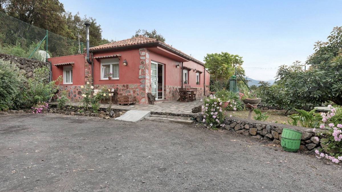 Brena Alta Apartment | Apartment 'Casa Heydi' with Mountain View, Private Terrace and Wi-Fi